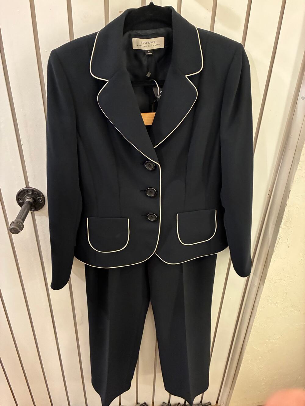 Vintage Tahari Pant Suit Size 6